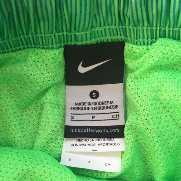 NWT Nike Boys Volley Swim Shorts / Swim Trunks Size Small - Picture 4 of 9